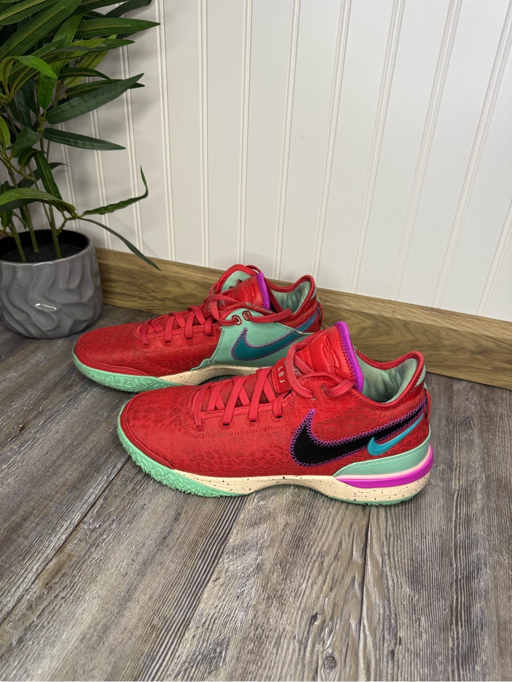 Nike Men Zoom LeBron NXXT Gen Track Red Low Top Lace Up Basketball Sneakers 9.5